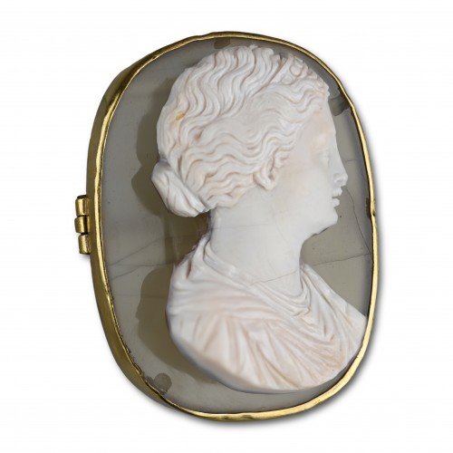 Antique Jewellery  - Renaissance sardonyx cameo of a beautiful young woman. Italian, 16th centur