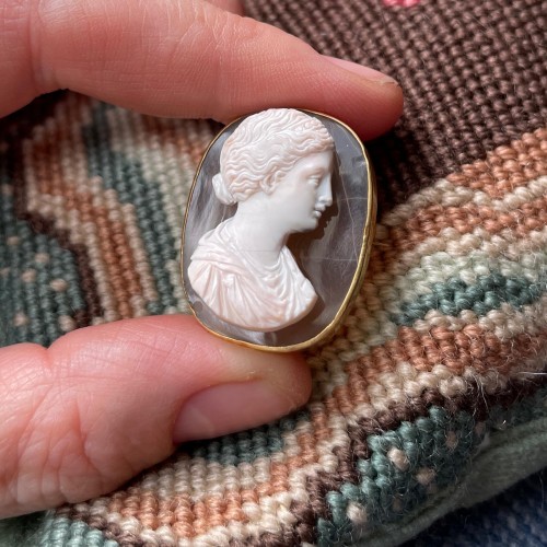 Antiquités - Renaissance sardonyx cameo of a beautiful young woman. Italian, 16th centur