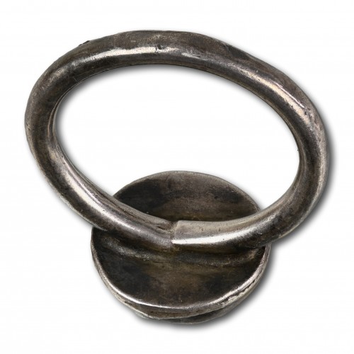 Antiquités - Bague amulette en argent avec une pierre de crapaud