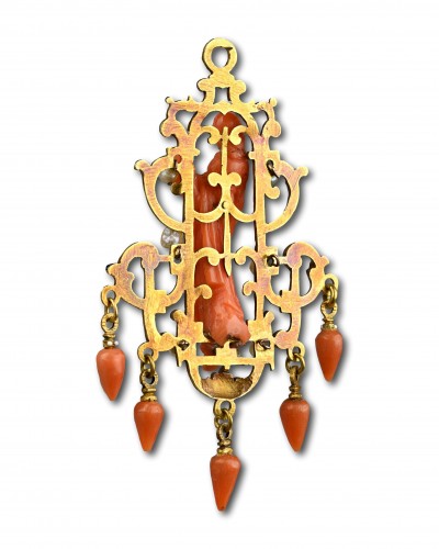 Antiquités - Gold, enamel and coral pendant. Trapani, Sicily, early 17th century.