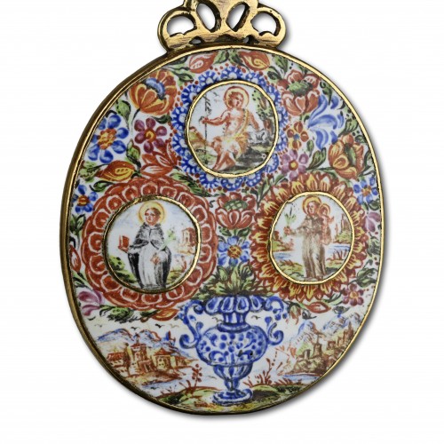  - Gold and enamel pendant with the Virgin and Saints