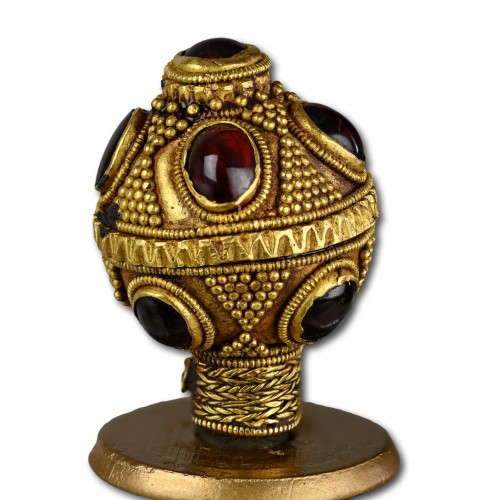 Merovingian gold and garnet finial, 7th century AD - Ancient Art Style 