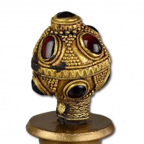 Merovingian gold and garnet finial, 7th century AD - 