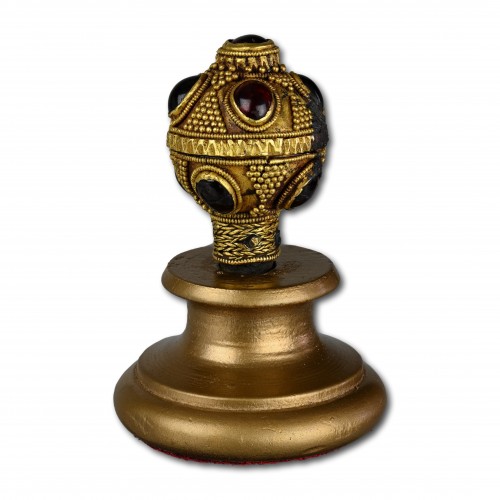 Merovingian gold and garnet finial, 7th century AD - 