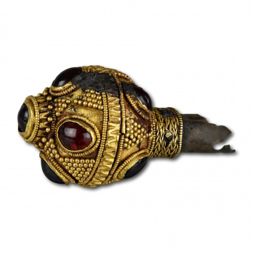 Antiquités - Merovingian gold and garnet finial, 7th century AD