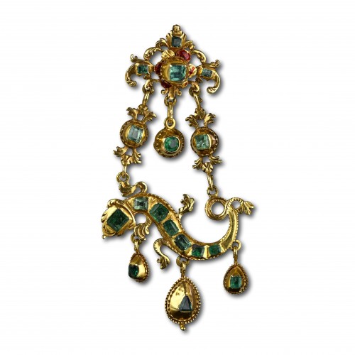 Antiquités - Emerald salamander pendant. Iberian or Spanish Colonial, 17th - 18th centur