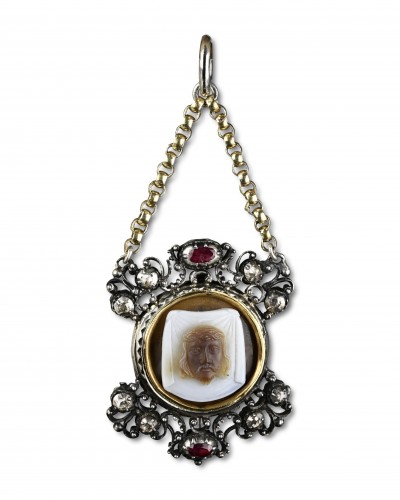 Silver & gold pendant with diamonds, rubies and a cameo of Veronica’s veil