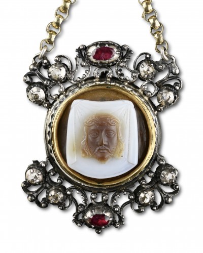 Silver &amp; gold pendant with diamonds, rubies and a cameo of Veronica’s veil - Antique Jewellery Style 