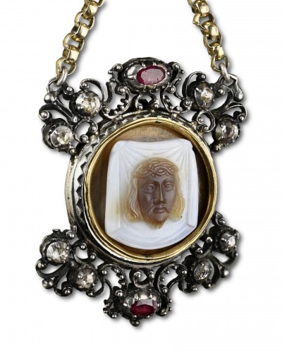 Antique Jewellery  - Silver &amp; gold pendant with diamonds, rubies and a cameo of Veronica’s veil