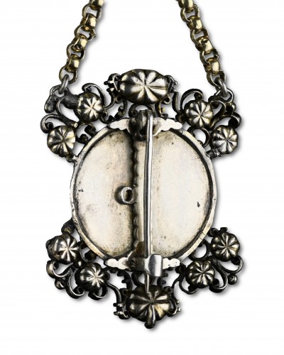 Silver &amp; gold pendant with diamonds, rubies and a cameo of Veronica’s veil - 