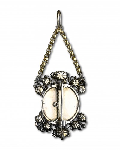 18th century - Silver &amp; gold pendant with diamonds, rubies and a cameo of Veronica’s veil