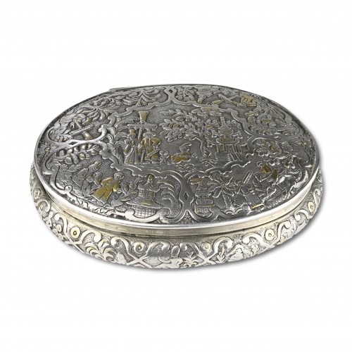 Objects of Vertu  - Early 18th century Partially fire gilt silver snuff box