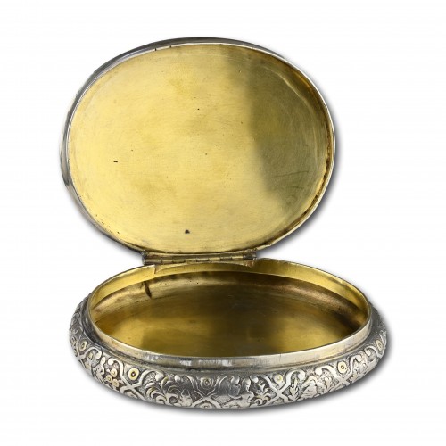 18th century - Early 18th century Partially fire gilt silver snuff box