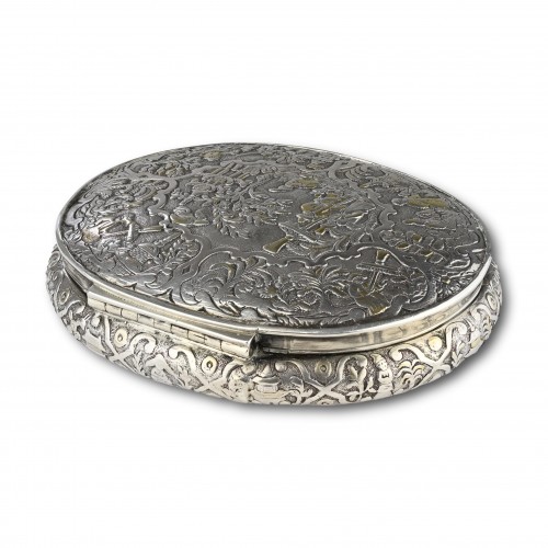 Early 18th century Partially fire gilt silver snuff box - 