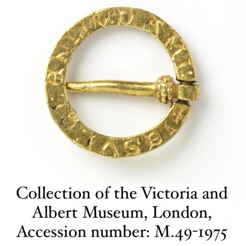  - Medieval gold ring brooch