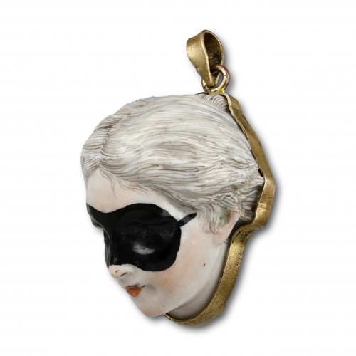 Enamelled porcelain patch box of a masked lady. French, 19th century.  - 