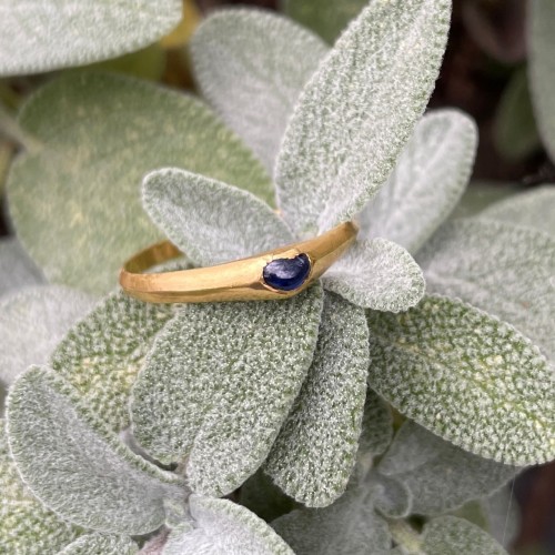 Medieval gold sapphire stirrup ring - Antique Jewellery Style 