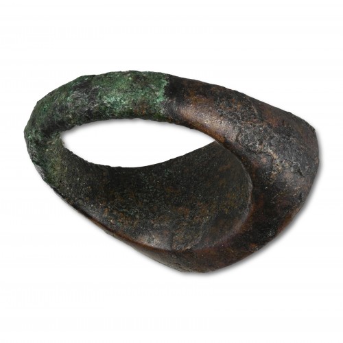 BC to 10th century - Egyptian bronze stirrup ring, New Kingdom Reign of Akhenaten, 1353-1335 BC