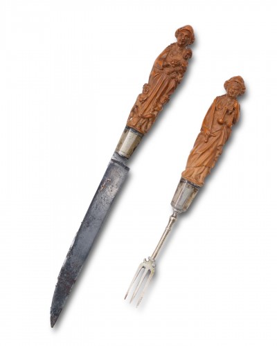 Pair of allegorical boxwood handled cutlery, Netherlandish mid 17th century - 