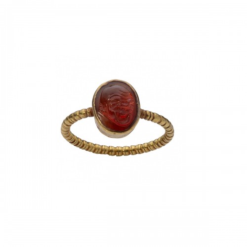 Ancient Roman gold ring with a carnelian cameo of a comic mask, 1st century