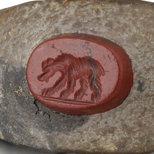 Roman silver ring with a jasper intaglio of a bear, 2nd - 3rd century AD.   - Antique Jewellery Style 