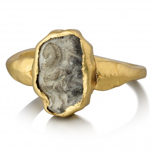 Antique Jewellery  - Ancient gold ring set with a burnt agate cameo of Eros riding a hippocampus