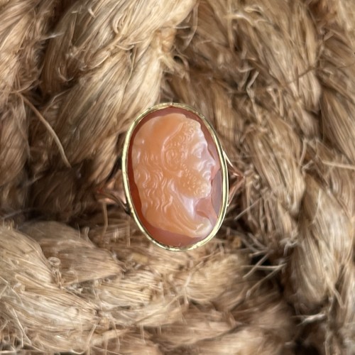 Bague en or avec un camée de l'empereur romain Commode sous les traits d'Hercule. - Bijouterie, Joaillerie Style 