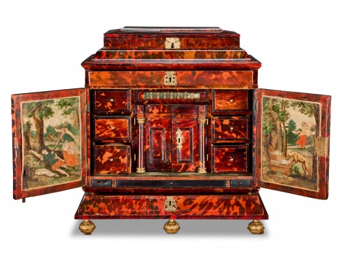 Mobilier Cabinet & Coffre - Cabinet de table en écaille de tortue avec intérieur polychrome, Anvers milieu du XV