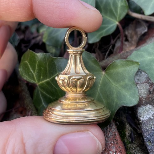 Gold seal with a carnelian intaglio of Inigo Jones, attributed to Edward Burch - 