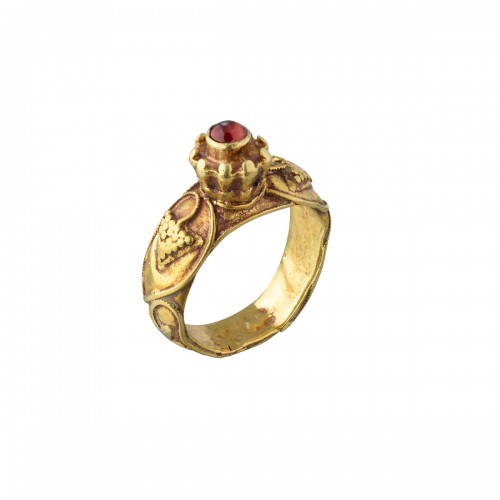 Gold ring with grapes and a cabochon garnet. Merovingian, 6th century AD.  