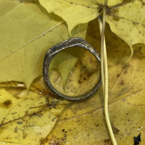 Bijouterie, Joaillerie  - Bague iconographique en argent doré avec des saintes femmes,  Angleterre XVe siècle.