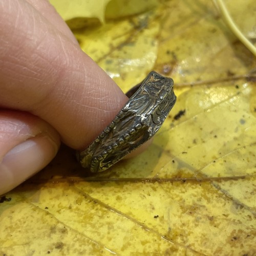  - Bague iconographique en argent doré avec des saintes femmes,  Angleterre XVe siècle.