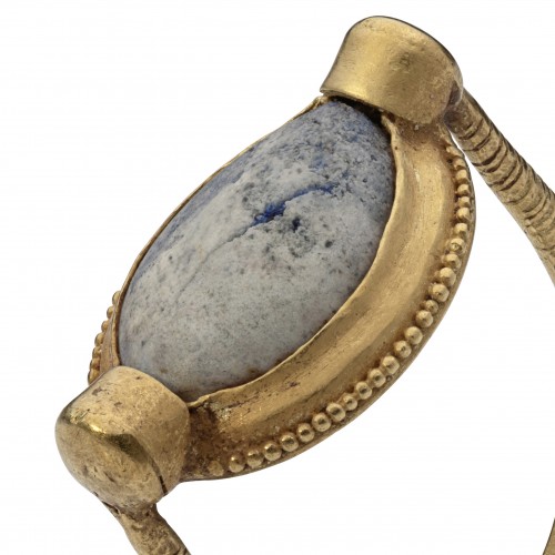 Gold ring with a glass paste amuletic ‘eye&#039;, 5th century BC - Antique Jewellery Style 