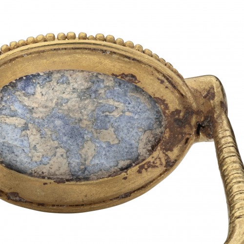 Antique Jewellery  - Gold ring with a glass paste amuletic ‘eye&#039;, 5th century BC