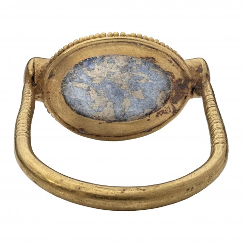 Gold ring with a glass paste amuletic ‘eye&#039;, 5th century BC - 