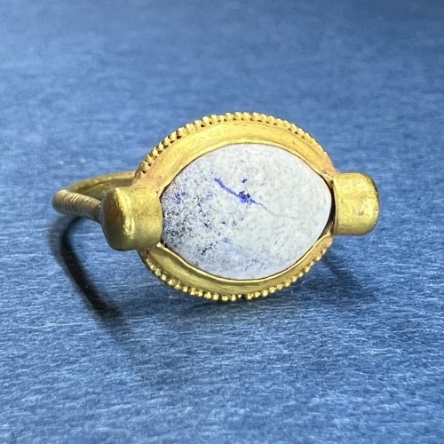 BC to 10th century - Gold ring with a glass paste amuletic ‘eye&#039;, 5th century BC