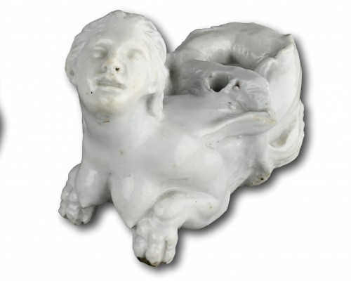 Céramiques, Porcelaines  - Supports de meubles en porcelaine représentant des nymphes aquatiques