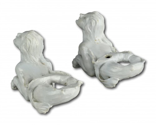 XVIIIe siècle - Supports de meubles en porcelaine représentant des nymphes aquatiques