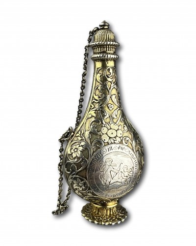 Objets de Vitrine  - Flacon à parfum en argent doré ciselé et gravé, Augsbourg vers 1700