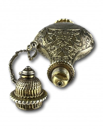  - Flacon à parfum en argent doré ciselé et gravé, Augsbourg vers 1700