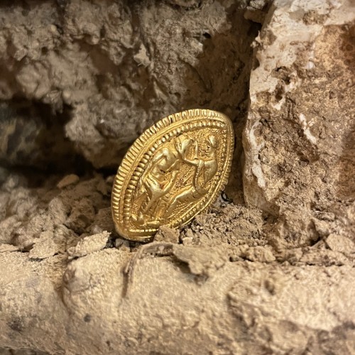 Fine Ancient Greek gold almond shaped ring, 4th / 5th century BC - 