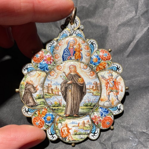  - Large gold and enamel pendant 17th century