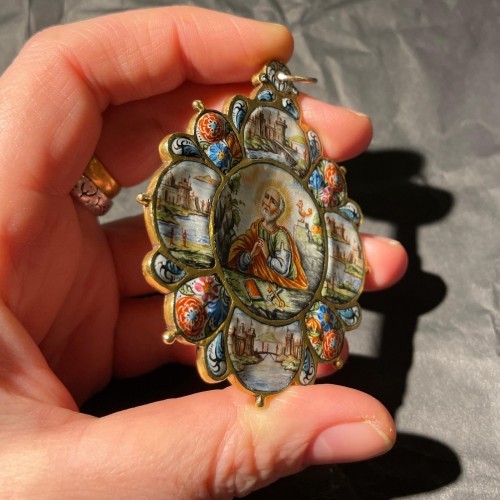 Antiquités - Large gold and enamel pendant 17th century