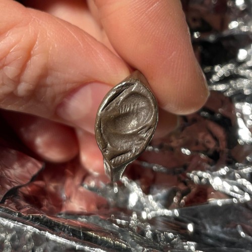 Ancient silver ring engraved with a seated ibex. Greek, 5th-4th century BC - 