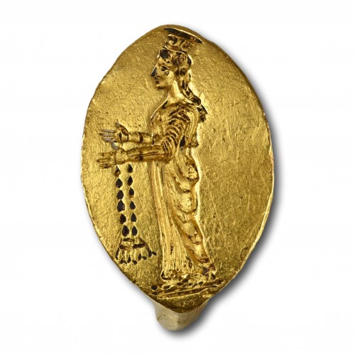 Gold ring with a priestess, 5th - 4th century BC - Ancient Art Style 