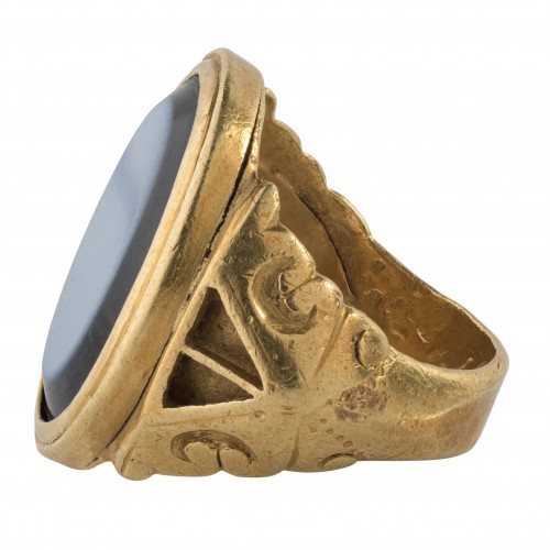 Important Migration period ring with garnets. Eastern Europe, 4th-5th centu - Antique Jewellery Style 