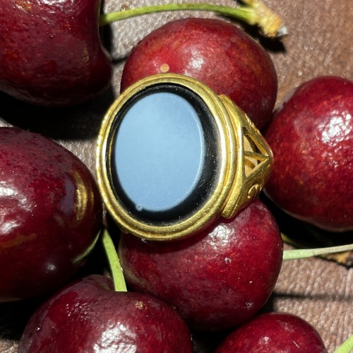 Important Migration period ring with garnets. Eastern Europe, 4th-5th centu - 