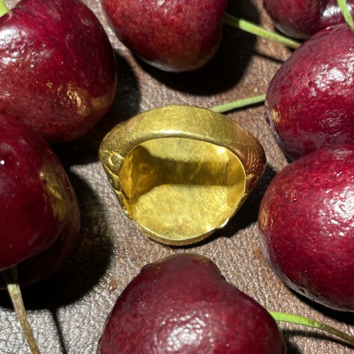 Antiquités - Important Migration period ring with garnets. Eastern Europe, 4th-5th centu