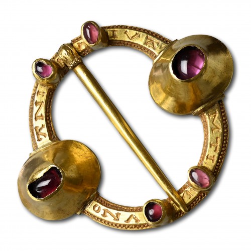 Medieval gold &amp; garnet set annular brooch, 13th 14th century - 