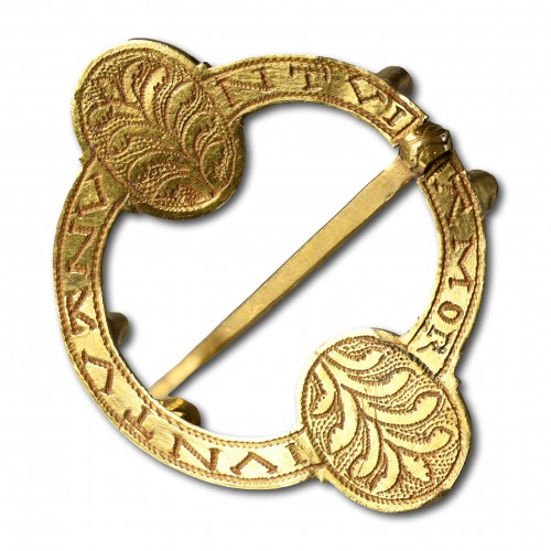  - Broche annulaire médiévale en or et grenat, XIIIe/XIVe siècle